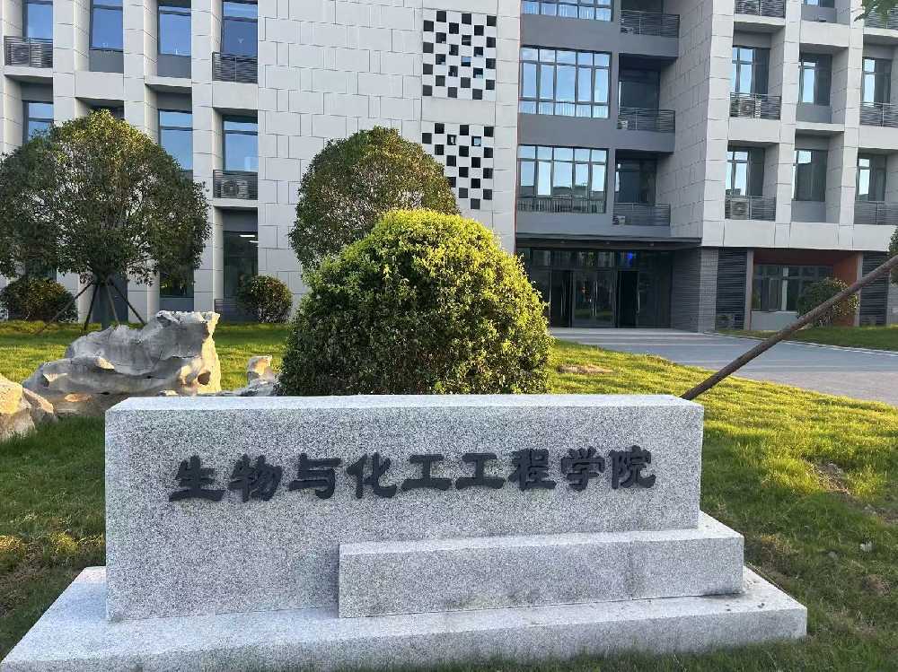 南召县扬州职业大学体育场高杆灯项目